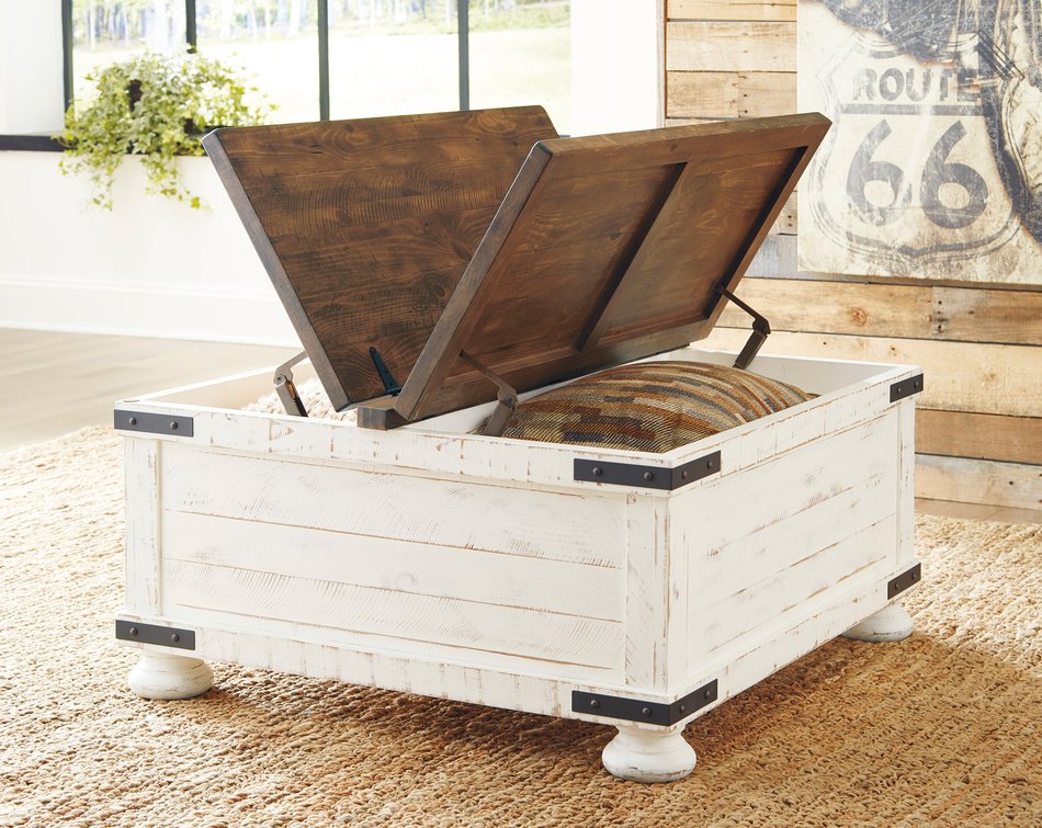 Wystfield Cocktail Table