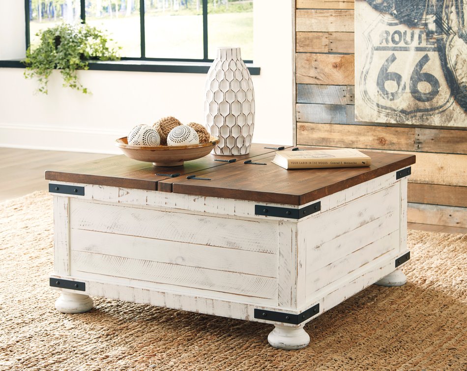 Wystfield Cocktail Table