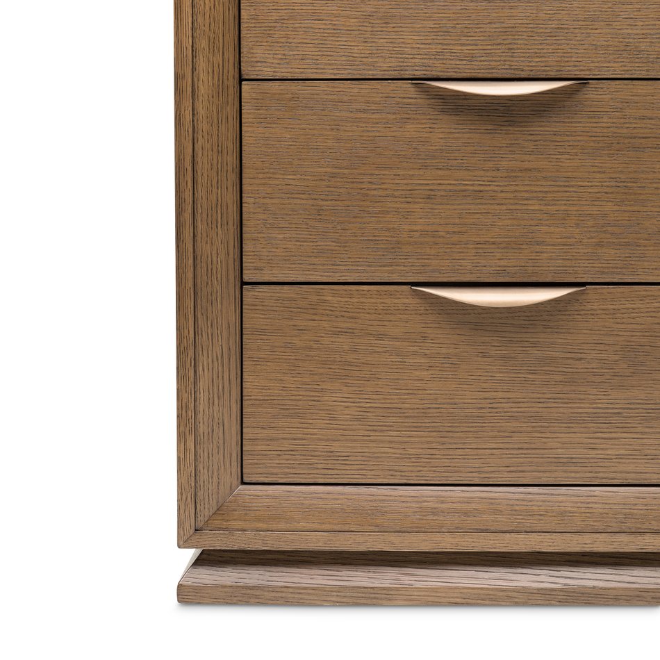 Portrait Chest