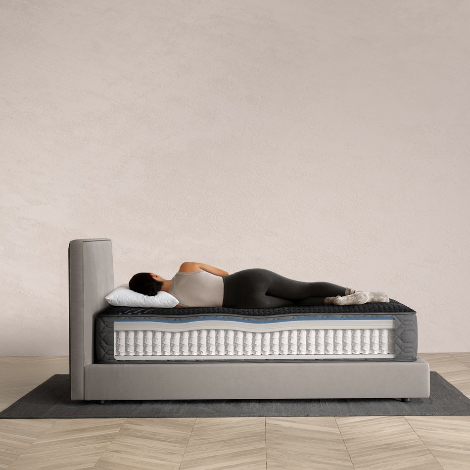 Beautyrest Black Hybrid Series One Hybrid Firm Queen Mattress