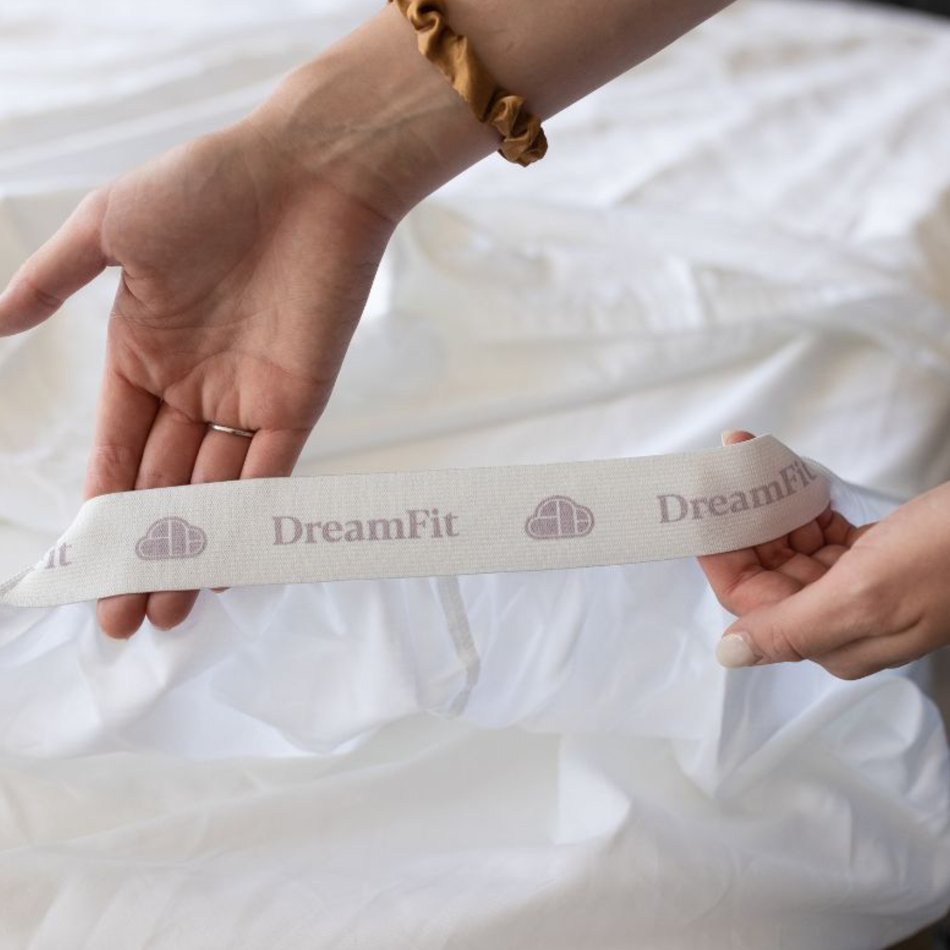 DreamFit StaDry Split King White Sheet Set
